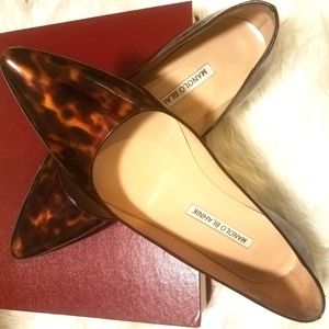 Authentic Manolo Blahnik Flats  GUC